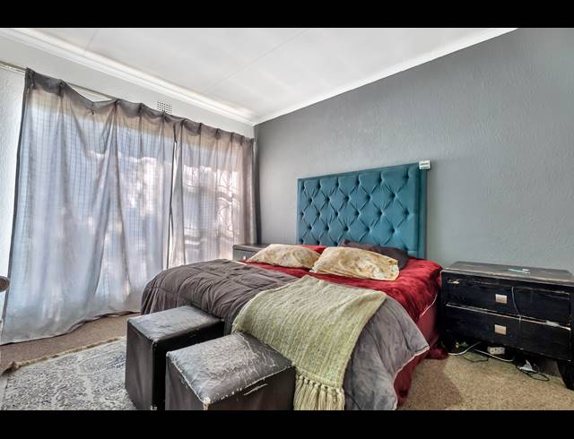 2 BEDROOM TOWNHOUSE FOR SALE IN WINDSOR WEST